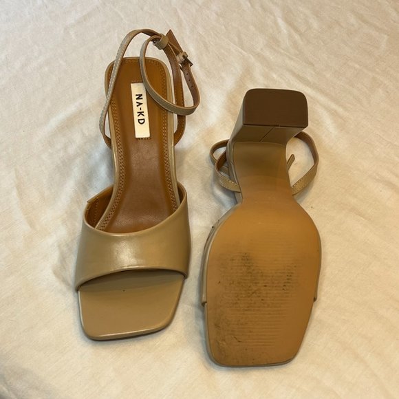 NA - KDFlared Heel Ankle Strap Sandals - Picture 3 of 5